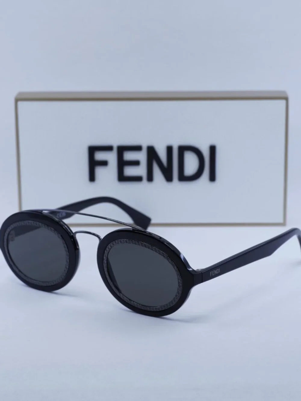 Fendi FE40094I 01A Oval Sunglasses -  Shiny Black / Smoke